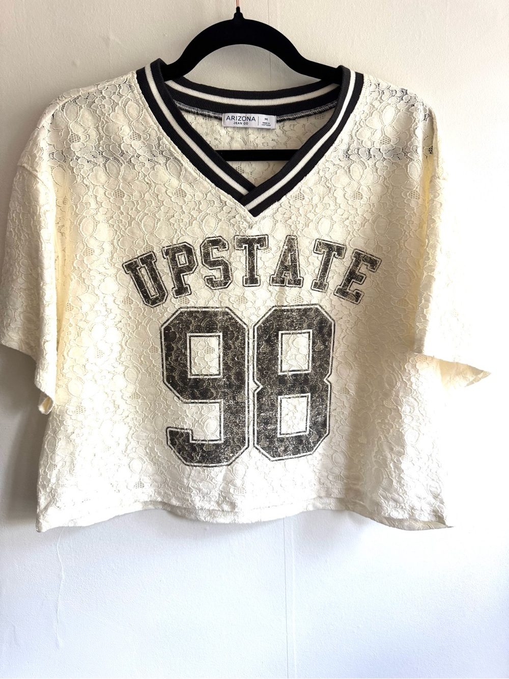 Arizona Jean Company Cream Lace 'Upstate 98' V‑Neck Crop Top